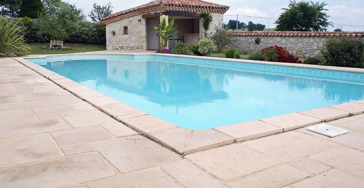dallage autour de la piscine