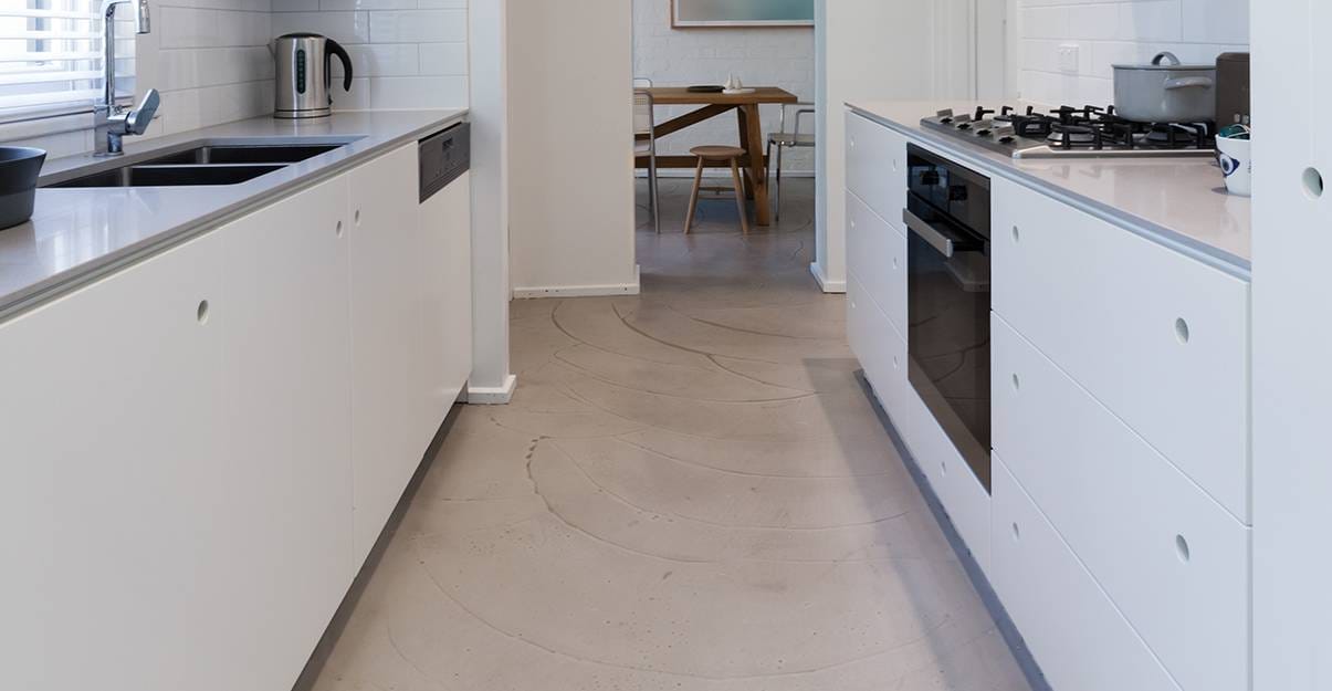 Béton ciré dans la cuisine : attention à la pose.