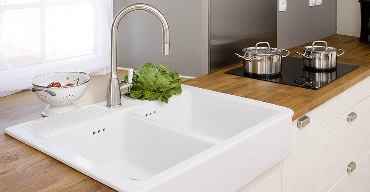 Évier double bac en faïence, à poser