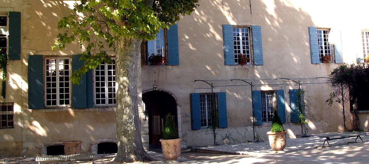 Rénover un mas provençal : l’enduit extérieur protège les pierres 