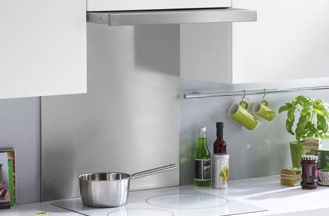 Crédence de cuisine en inox : le fond de hotte