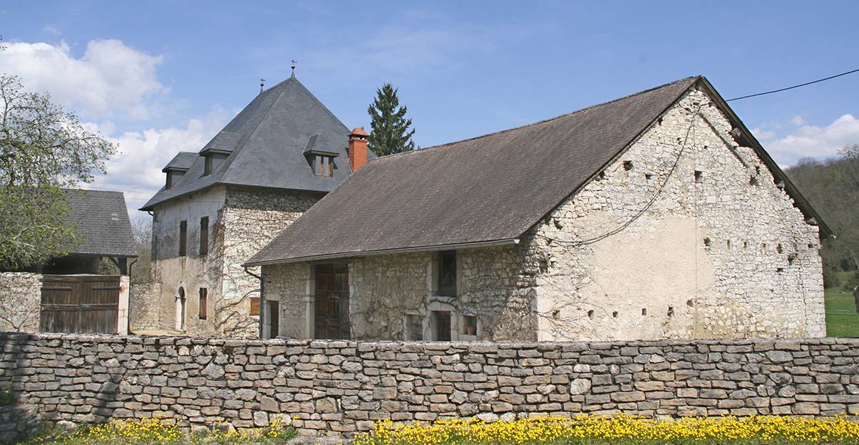 Rénovation d’une ferme : rénover ou reconstruire
