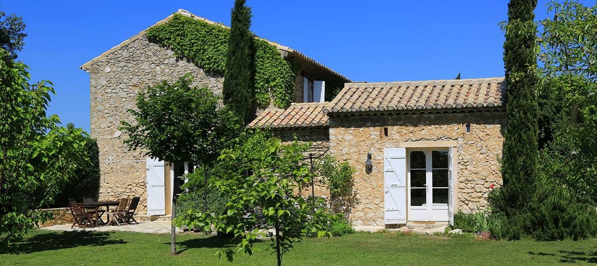 Le mas provençal est sublimé par son jardin 