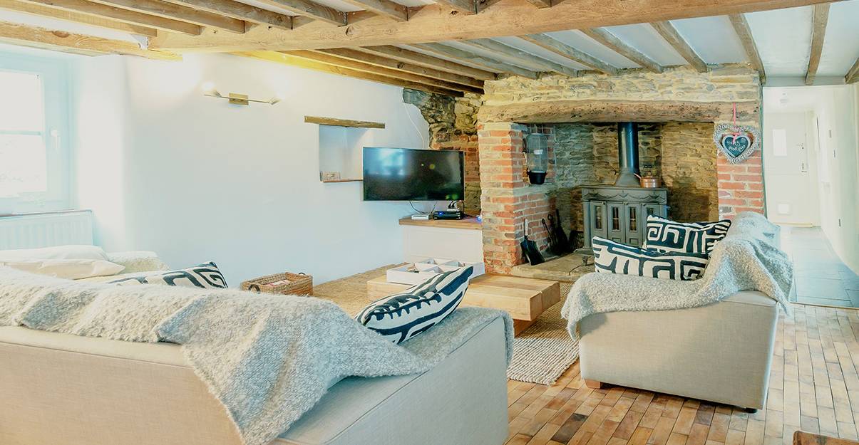 Rénovation longère : vaste pièce à vivre, conviviale et chaleureuse