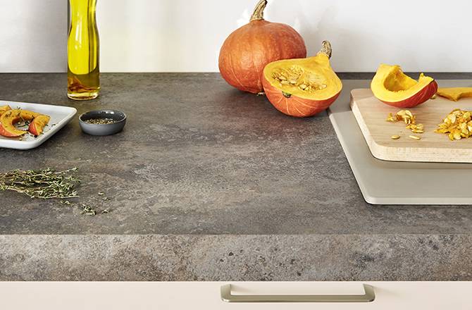 Plan de travail en stratifié imitation pierre oxydée