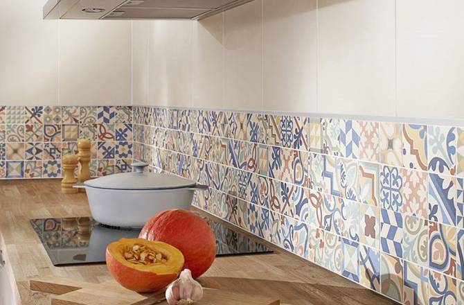 Crédence de cuisine en carrelage imitation carreaux de ciment