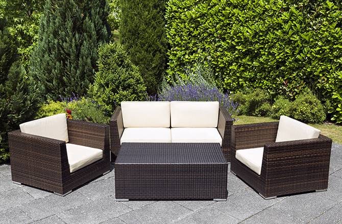 Aménagement d’un jardin et meubles en résine