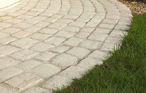 L’allée en pavés