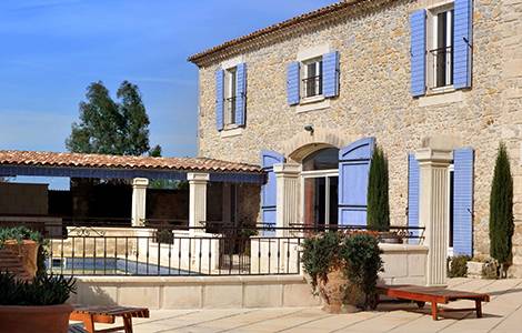 Rénover un mas provençal : la terrasse en pierre... 