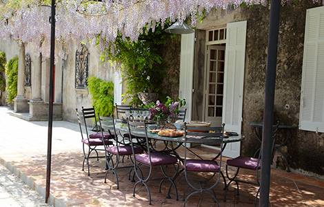 Rénovation de mas provençal : l’ombre d’une pergola végétale ! 