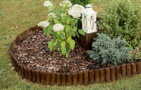La bordure de jardin en bois