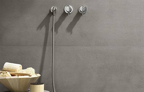 Revêtement mural de douche : le grès cérame