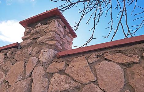 Mur de clôture en pierre