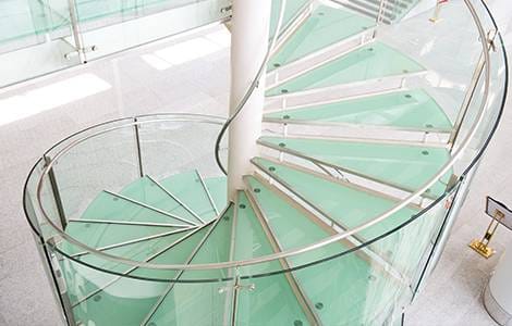 Choisir son escalier : l’escalier en verre