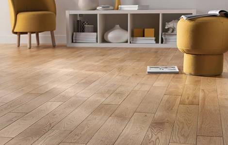 Le parquet massif, idéal pour les chambres très sollicitées