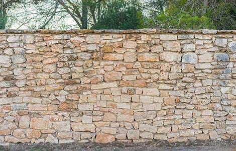 Un mur en pierre