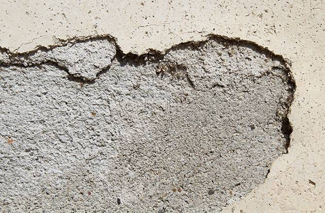 Crépis de pavillon des année 70' endommagé par l'humidité.