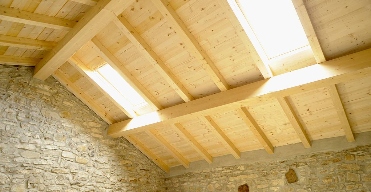 Techniques d'isolation thermique des toitures et combles habitables