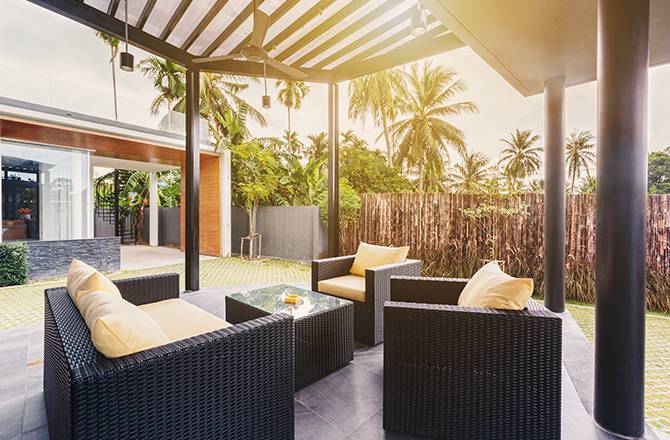 La terrasse couverte indépendante