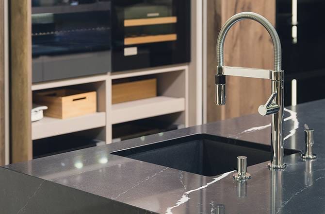 Plan de travail en marbre reconstitué