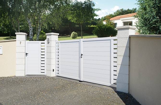 Portail et son portillon en PVC