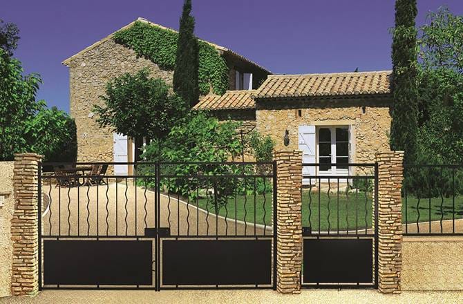 Portail et son portillon en métal