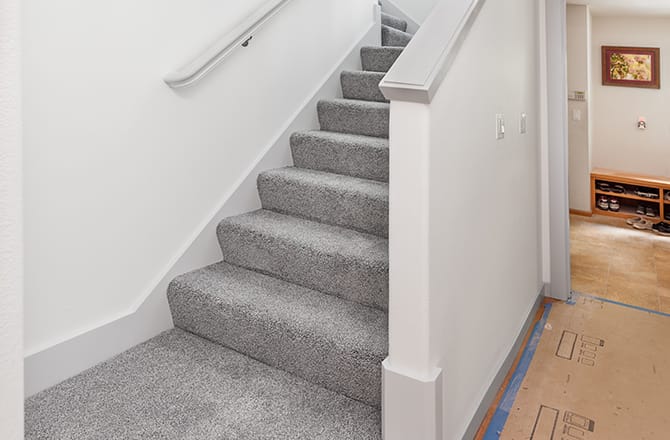 Escalier et moquette