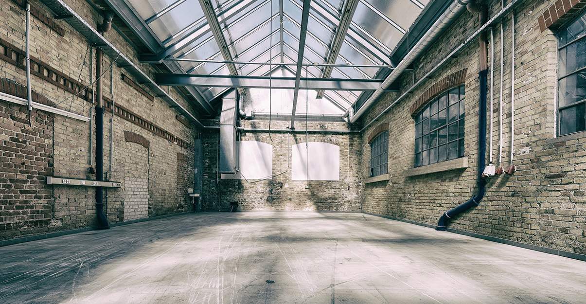 Aménagement d'un local industriel en loft : vérifier que le changement de destination est possible.