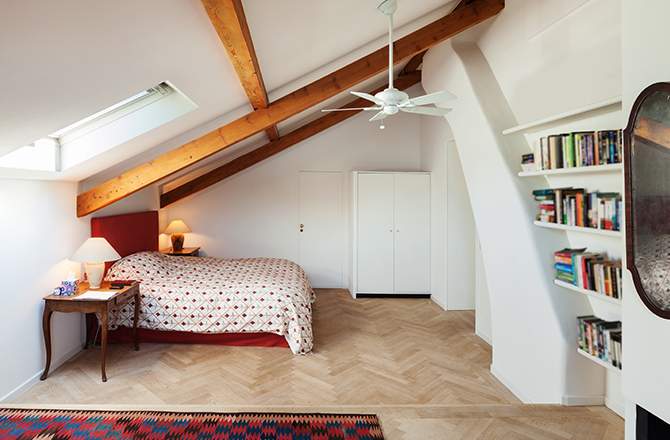 Une décoration qui tire parti des éléments architecturaux des combles