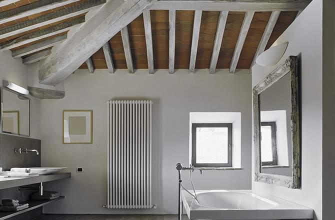 Poutre blanches sous les combles