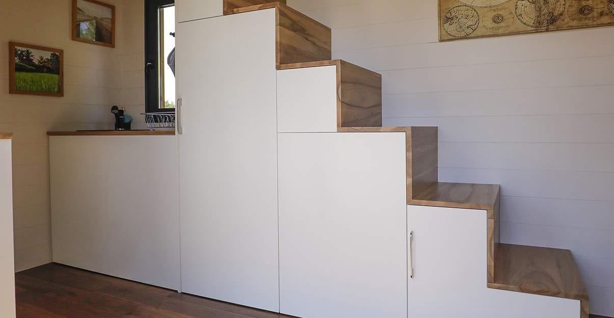 Rénover une petite maison : aménagement sur mesure pour escalier