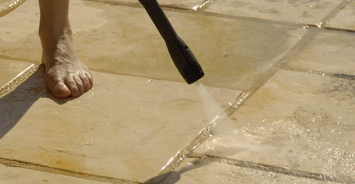 Entretien d'une terrasse en piere