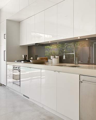 cuisine couleur blanche et grise