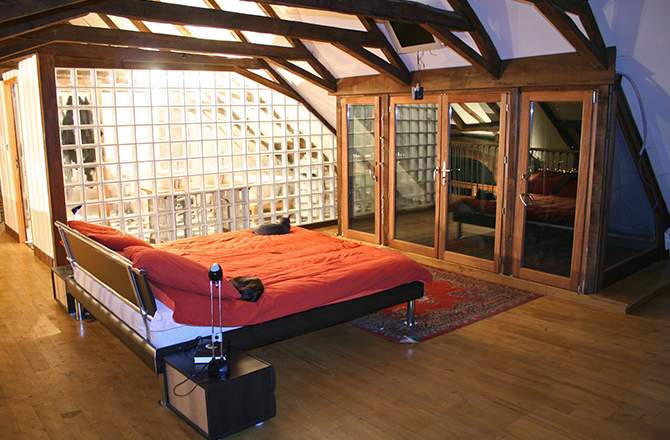 Décoration des combles : placard en sous pente