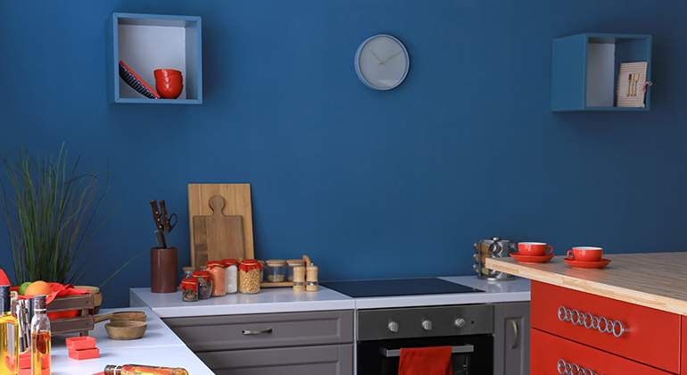 cuisine bleue et rouge