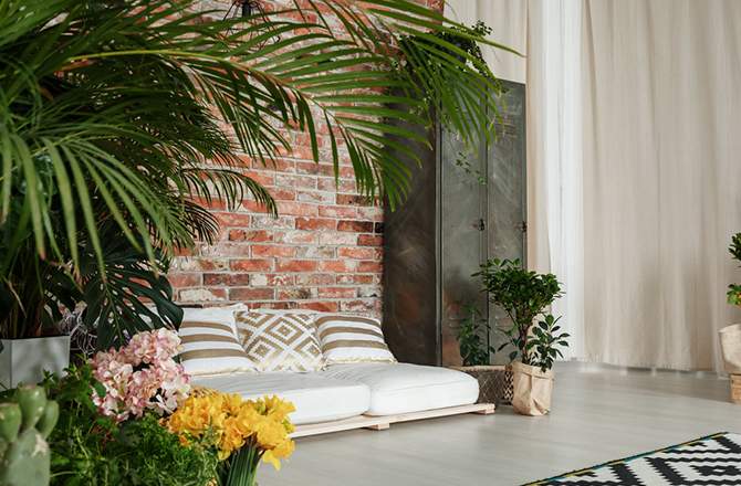 Rénovation intérieur maison ancienne : mur ancien et armoire indus