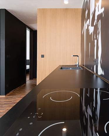 cuisine noire avec bois clair