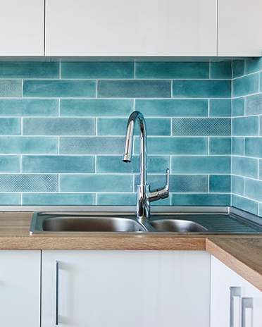 cuisine avec crédence bleue