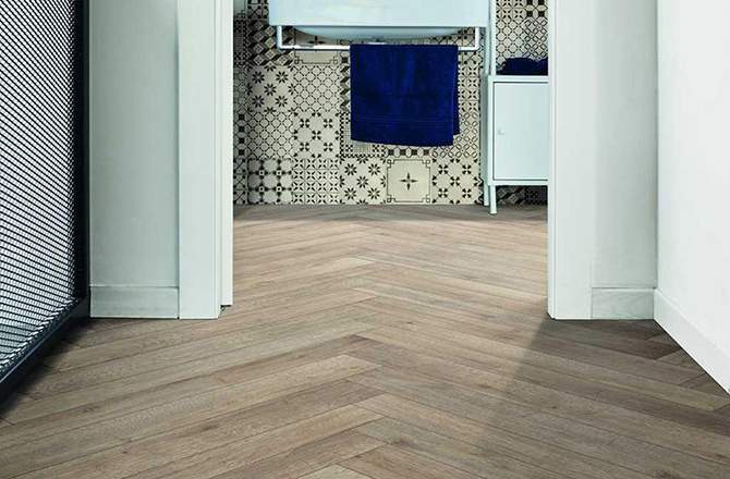 Rénover un carrelage : carrelage imitation bois