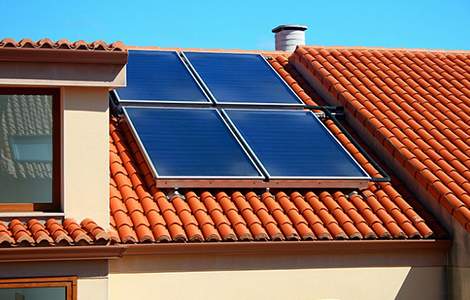 Capter la chaleur du soleil grâce aux panneaux solaires thermiques