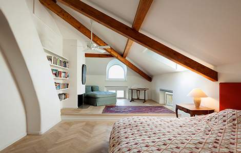 Rénovation maison campagne : aménager les combles pour accueillir les amis