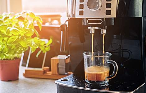 La cafetière autonome qui fait du café à la demande