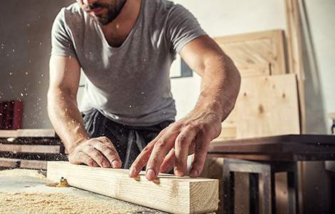 Construction des éléments de la charpente en atelier