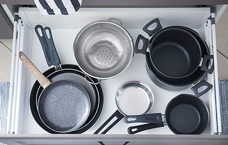 Un tiroir sous la plaque de cuisson