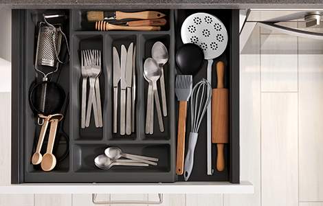 Des tiroirs coulissants étroits 