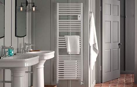 Le sèche-serviettes à eau chaude