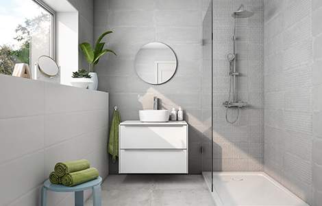 Camaïeu de gris pour salle de bain moderne