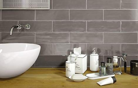 La faïence grise au mur