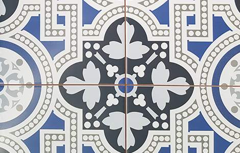 le carreau de ciment, parfait pour une crédence de salle de bain