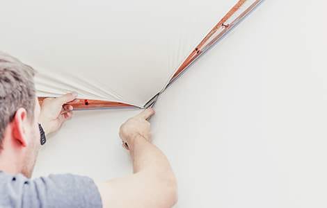 Installation d’un plafond tendu à froid